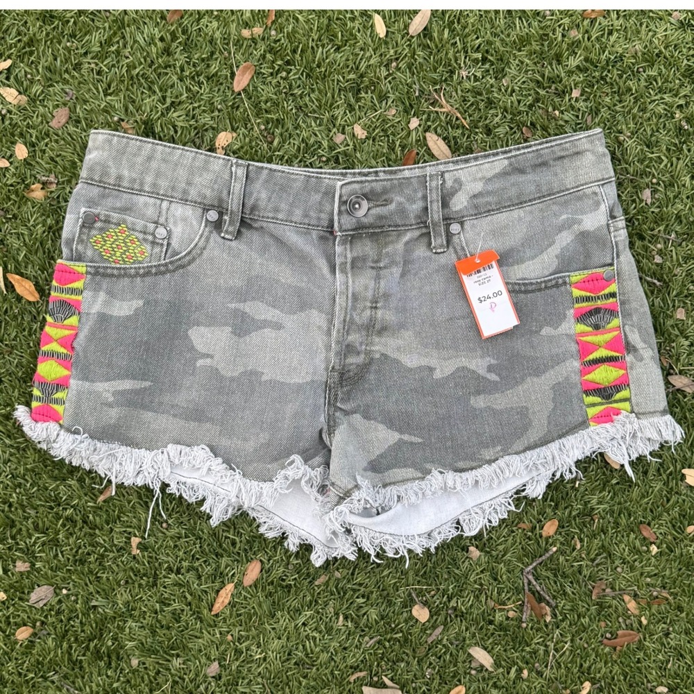 Roxy Camo Cut Off Denim Shorts Women's Size 27 Gray Embroidered Boho Y2k